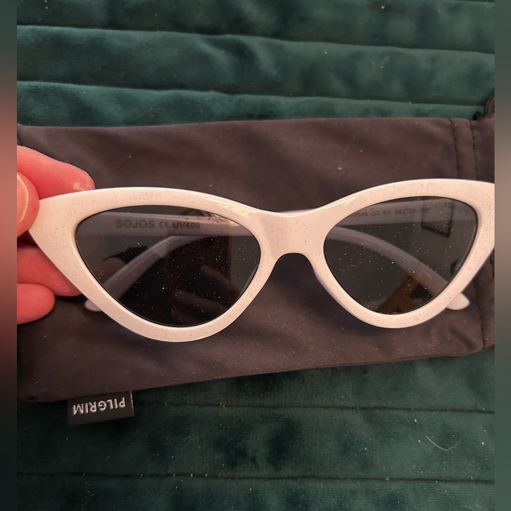 Women’s white cat style sunglasses NWOT